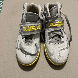 Nike Lebron zoom 4 youth